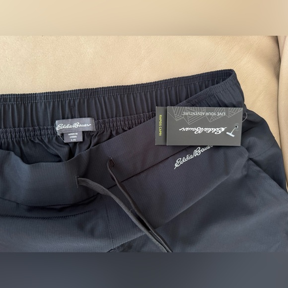 Eddie Bauer Women's Rapid Capri in Black. MSRP $64 - Picture 7 of 15